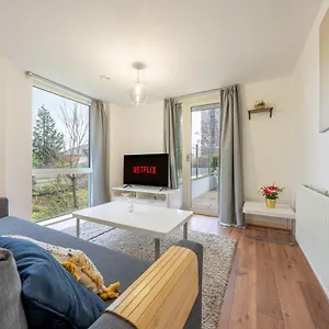 2 Bed 2 Bathroom Flat In
