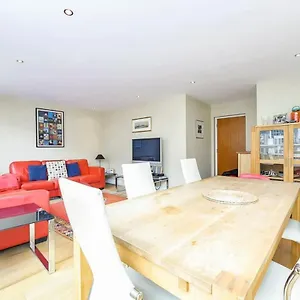 West End & Theatre-land 2 Beds & 2 Baths Apartment