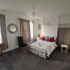 3-bed House In Self-contained In Ladywell