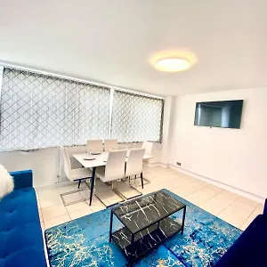 Comfy Two Bedroom Flat Edgeware Road In Apartment London