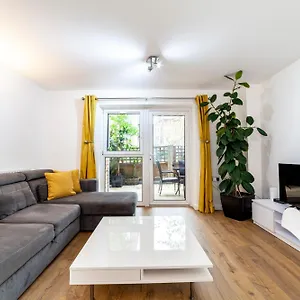 Apartment Charming 1br W Patio In Battersea
