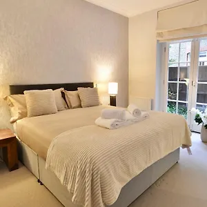 Kensington Apartment, Breakfast, 2 Baths
