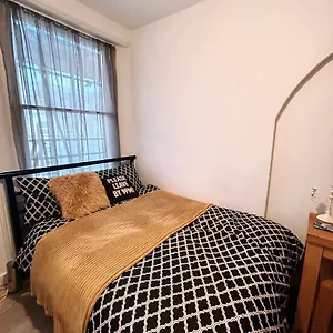 Apartment Spacious Flat In *
