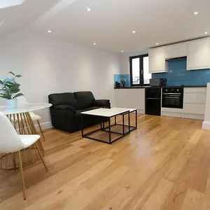 Amazing Loft One Bedroom - E17 Village London