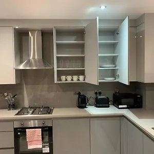 Stunning 2-bed In Barking Apartment