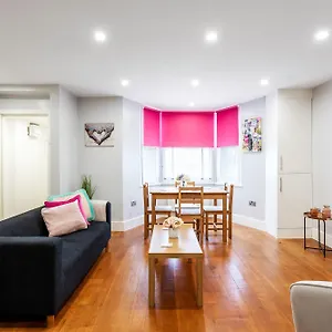 Spacious Clapham Junction Apartment