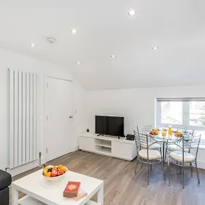 Apartment Modern 2 Bed By Livestay Short Lets & Serviced London