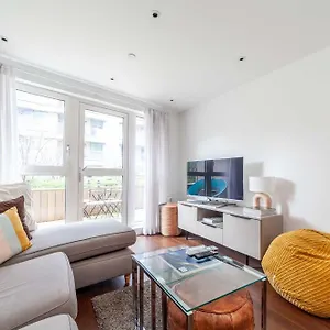 Апартаменты Cosy Urban Retreat In Highbury & Islington Лондон
