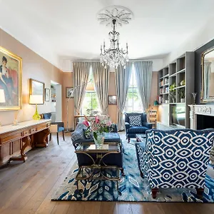 Well-designed Chelsea Flat Apartment *