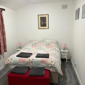 Lovely 1 Bedroom Flat In Quiet Wimbledon * Londýn