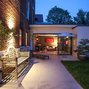 Stunning, Architecturally Designed Garden With Parking *