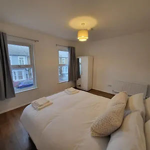 Apartment 5br Retreat - Walk To Tube, Explore London