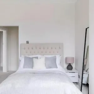 Luxury Chelsea Kings Road Apartment *
