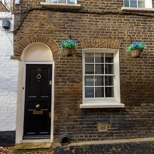Entire Knightsbridge Mews House Holiday home