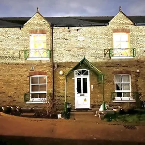 Apartment Wimbledon Elegance: 2-bedroom Retreat *