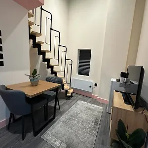 Cozy En-suite Loft In Trendy Local * London