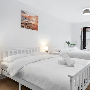 Three Bedroom In Heart Of Mr4 *