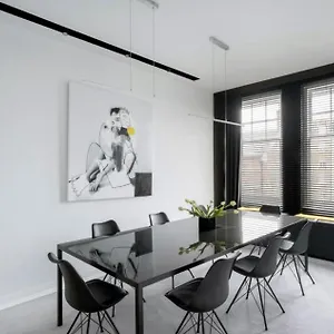 Apartment Lovely Four Bedroom Parking Available