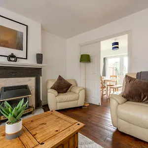 Cheerful Chingford, Beautiful Views, Free Parking