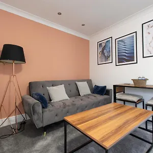 Readily Available Cosy Home For Contractors And Short Term Let * London