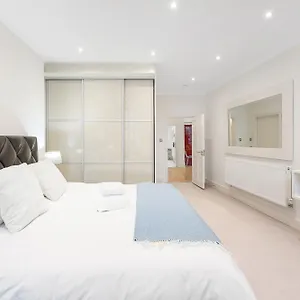 Casa Italia Near Hyde Park & Kensington High Street - Wifi & Washing Machine - Free Luggage Storage Available Nearby