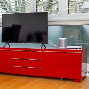 Apartment Newly Refurbished 2br Wbalcony In Vibrant Peckham