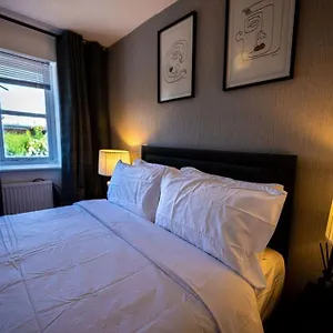 Stylish 3-bedroom House Apartment Rainham (Greater London)
