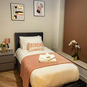 Modern X2 Bathroom*garden*wifi* Apartment *