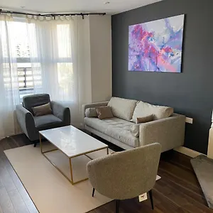 Spacious 2 Bedroom House W/ Garden And Free Parking *
