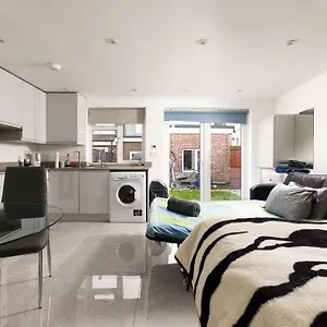 Apartment Beautiful Garden Nw4 *
