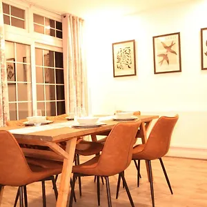 Holiday home Star London Golders Rise Luxury 4-bed Oasis With Garden Hendon