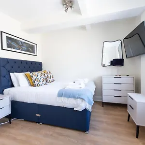 Capital 856, Chelsea Cloisters Apartment