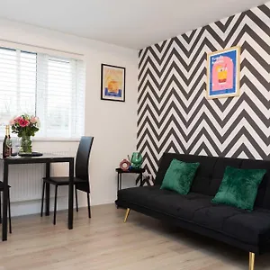 Modern Flat - Sleeps 3 - London * Enfield