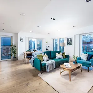Luxury 2bed:prime Location, Min 2 Main Attractions Apartment