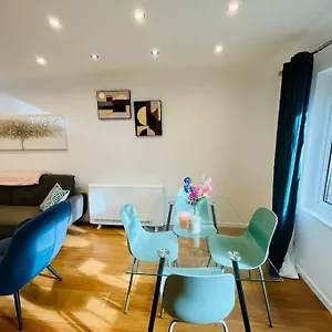 Stylish Two Bedroom Flat Colindale, Nw9 Close To Station * Edgware