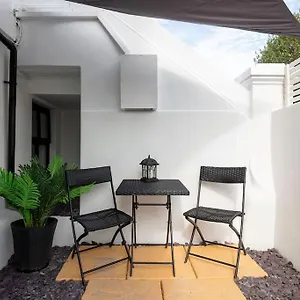 Luxury 1 Bed With Private Terrace & Parking - Heart Of Wanstead Village * Londra