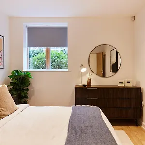 The Putney Escape - Trendy 2bdr Flat With Terrace + Parking Apartment