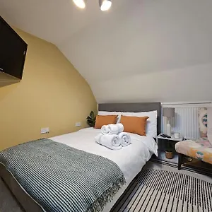 Fulham 2 Bedroom Apartment *