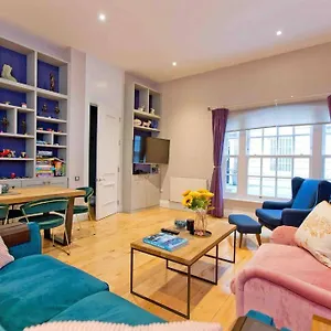 3 Bedroom Modern Townhouse London