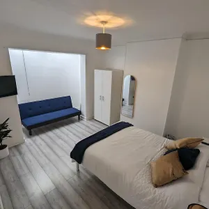 The Manor In Wembley Guest house *
