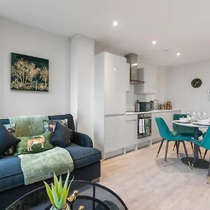 Apartment Harmonious Greens: Cozy 1-bed Flat In *