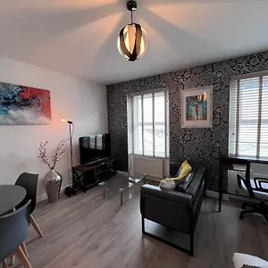 Flat In With Large Patio London