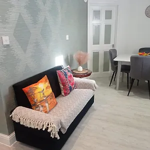 Apartment Charming Spacious 1-bed In Dagenham