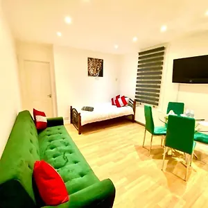 Appartamento One Bedroom Flat Queen's Park Station