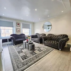 Gucci Flat In Knightsbridge Apartment *