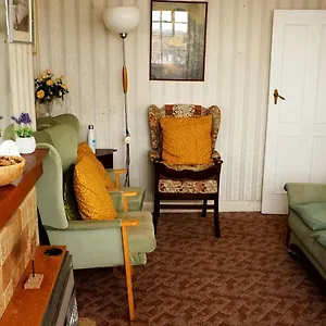 Shepherds Bush Superior Apartment, Center London!