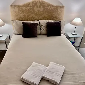 Apartment Bedroom Deluxe *