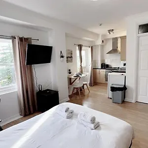 Chelsea 2 People Balcony Location *