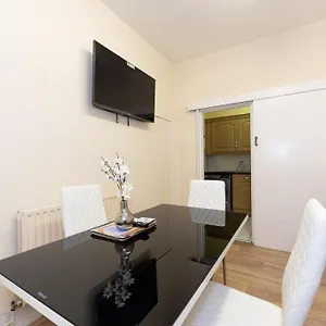 Barking Road Comfy House Homestay London