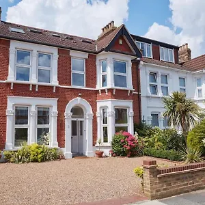Beechhill House - London Holiday home Eltham